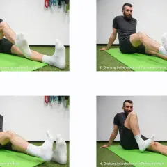 Mann dehnt Knie Muskeln und Sehnen auf einer Matte. Übungen für Flexibilität und Mobilität.