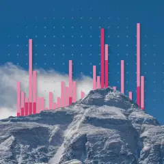 Schneebedeckte Bergspitze mit rosa Balkendiagramm-Überlagerung, die den Aufstieg zum Mount Everest und die damit verbundene "Tote Liste" symbolisiert.