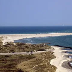 Skagen: Wo Nordsee und Ostsee sich treffen. Dünen, Sandstrand und das weite Meer.
