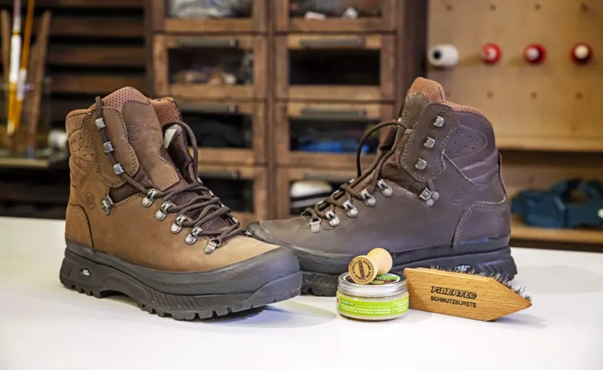 Wanderschuhe richtig reinigen & pflegen – so halten sie länger