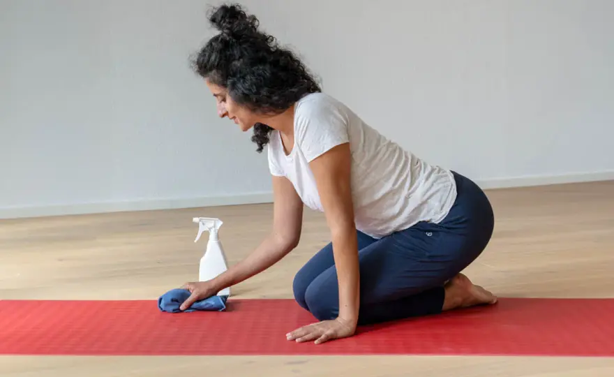 Naturkautschuk Yogamatte reinigen - So bleibt sie griffig!