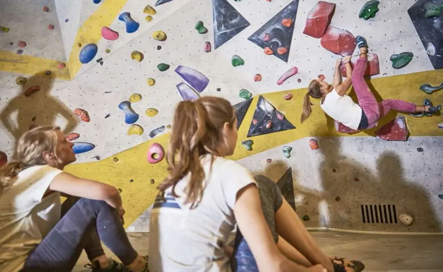 Bouldern Kleidung - Was Anfänger wirklich brauchen