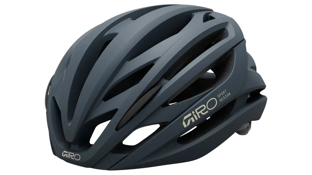 Dunkelgrauer Giro Fahrradhelm mit MIPS-Technologie für maximale Sicherheit.