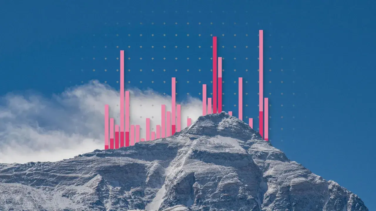 Schneebedeckte Bergspitze mit rosa Balkendiagramm-Überlagerung, die den Aufstieg zum Mount Everest und die damit verbundene "Tote Liste" symbolisiert.