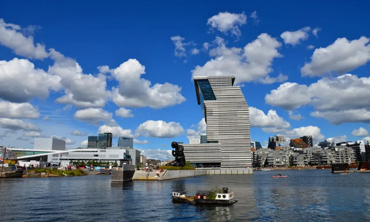 Moderne Architektur am Wasser in Oslo, ein Muss f&uuml;r jeden Besucher.