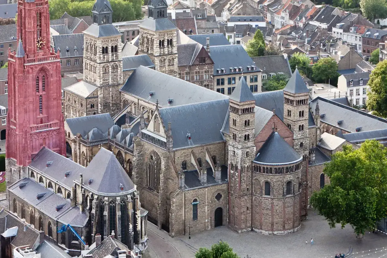 Maastricht: Erkunden Sie historische Kirchen und genie&szlig;en Sie die Atmosph&auml;re. Was kann man in Maastricht machen? Vieles!